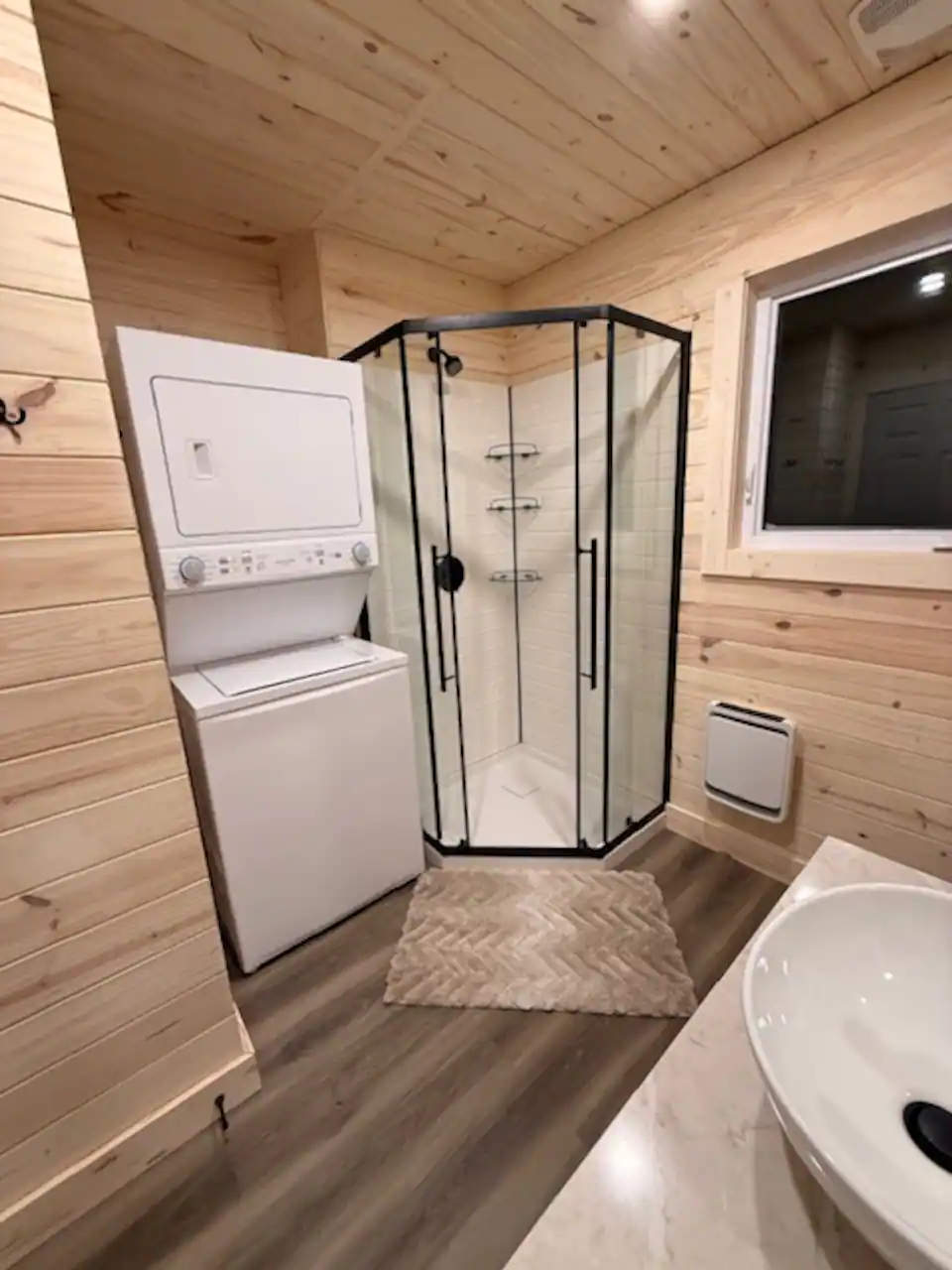 Le Bout d’la Trail — Salle de bain complète image 1